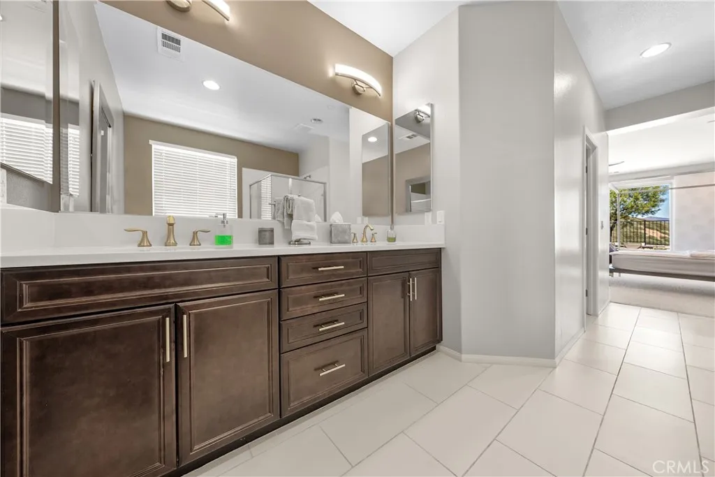 28648 Iron Village Drive, Valencia, California 91354 home-pic-18